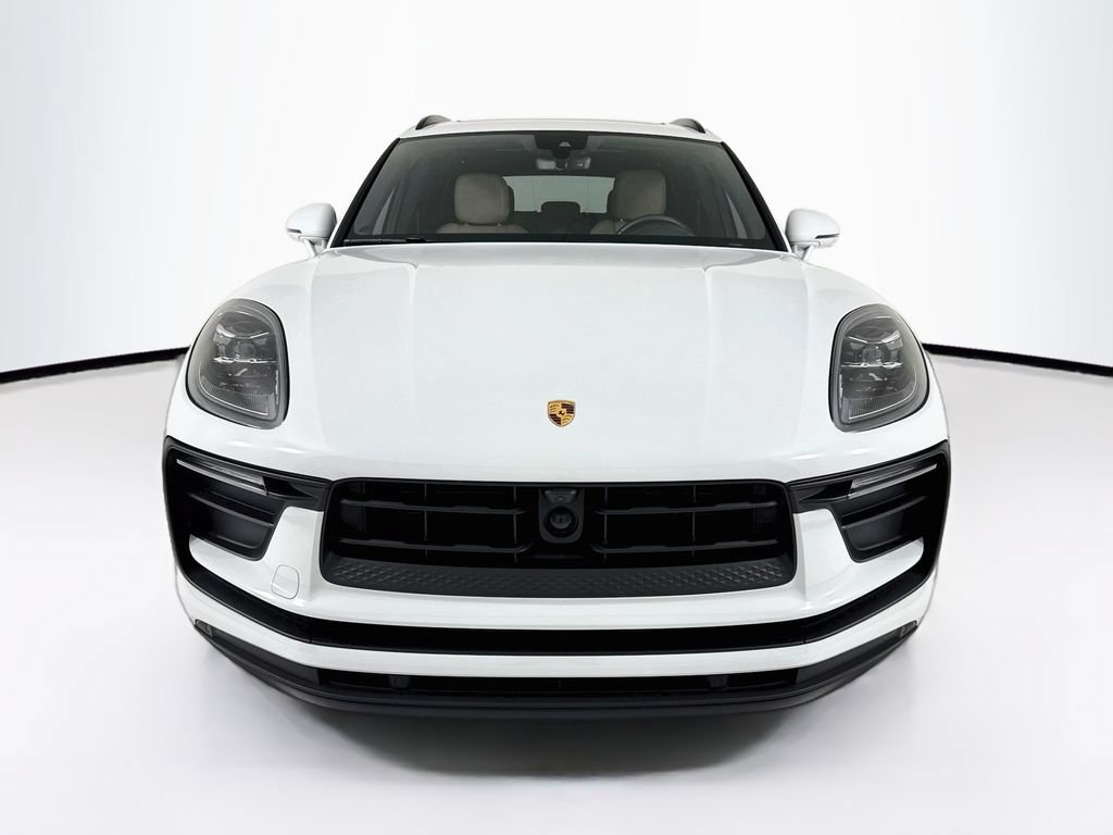 Certified 2025 Porsche Macan AWD/4WD image 6