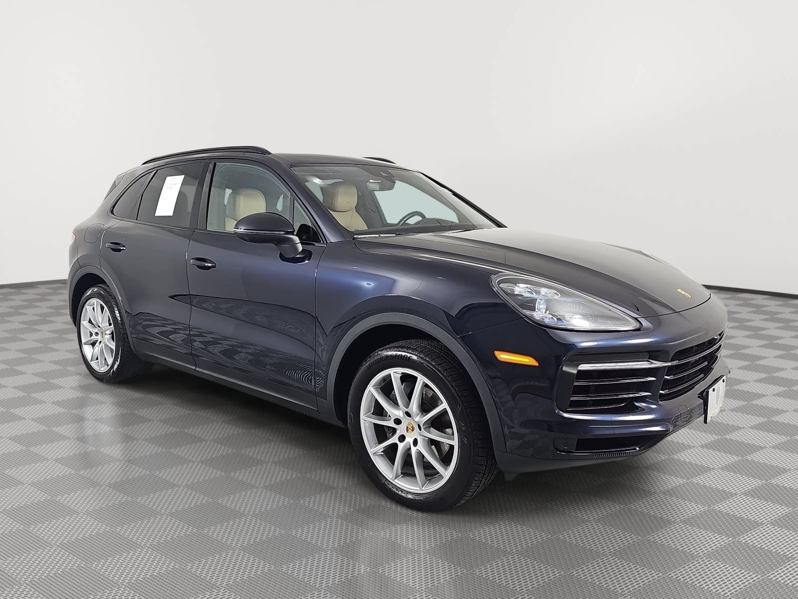 Used 2019 Porsche Cayenne w/ Premium Plus Package AWD/4WD image 2