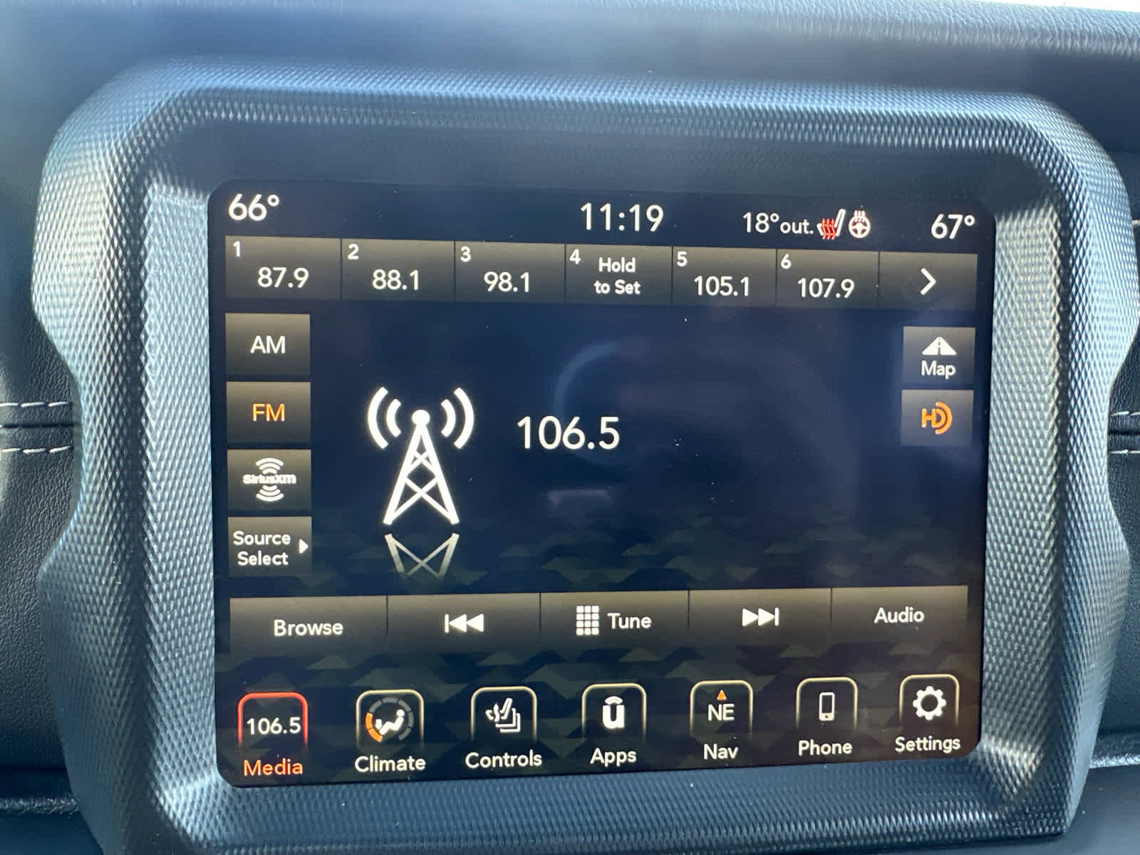 Used 2023 Jeep Wrangler Sahara w/ Cold Weather Group image 31