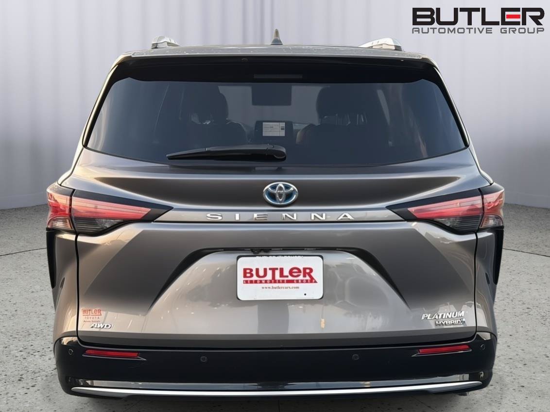 Used 2021 Toyota Sienna Platinum AWD/4WD image 5