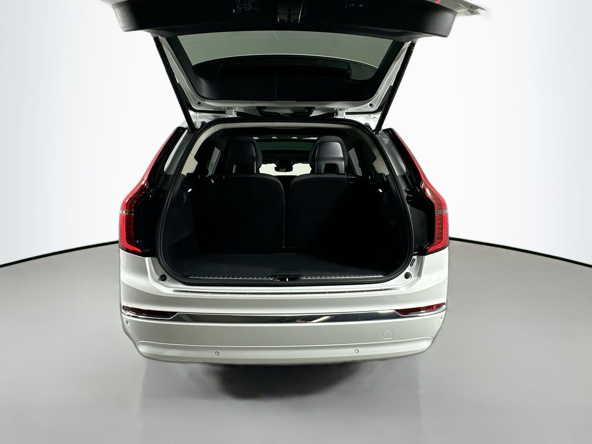 New 2026 Volvo XC90 B5 Plus w/ Protection Package Premier AWD/4WD image 27
