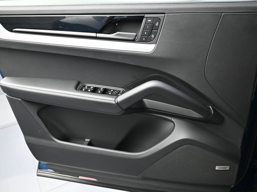 Used 2025 Porsche Cayenne S image 23