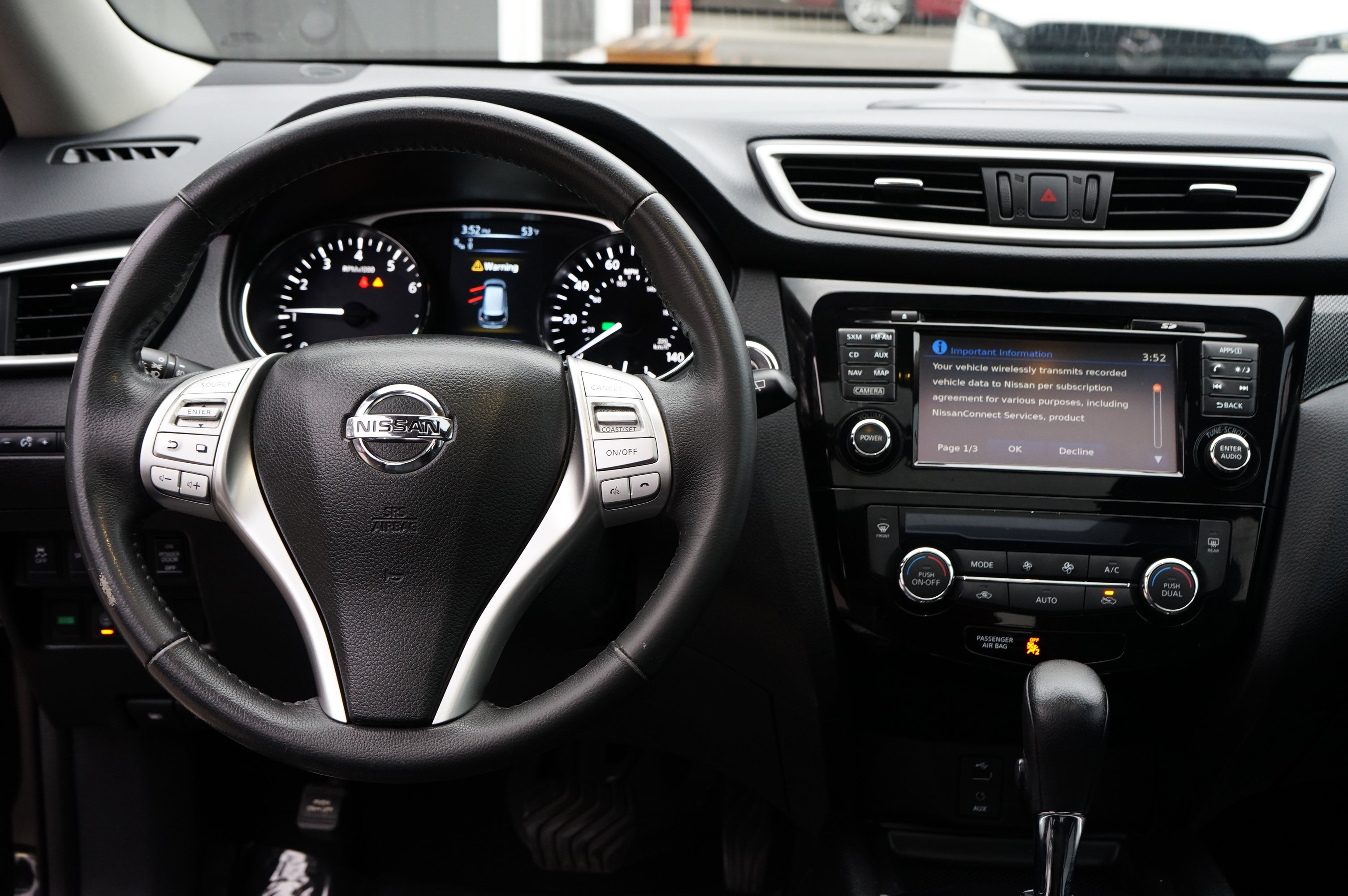 Used 2016 Nissan Rogue SL w/ SL Premium Package image 18