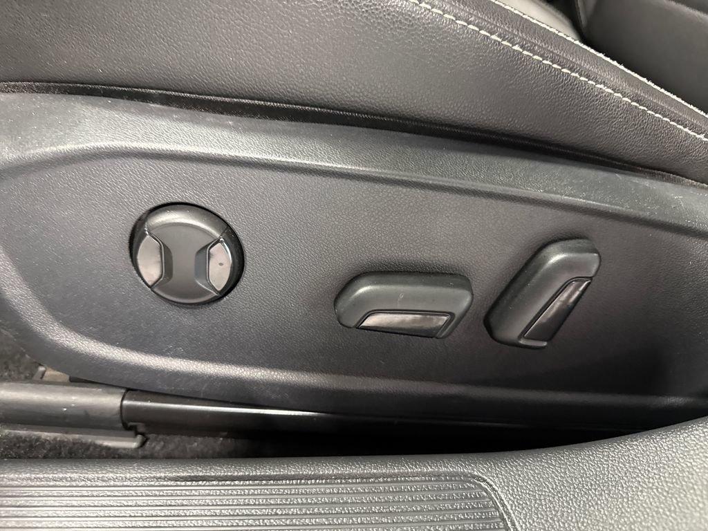Used 2024 Volkswagen Jetta SE FWD image 27