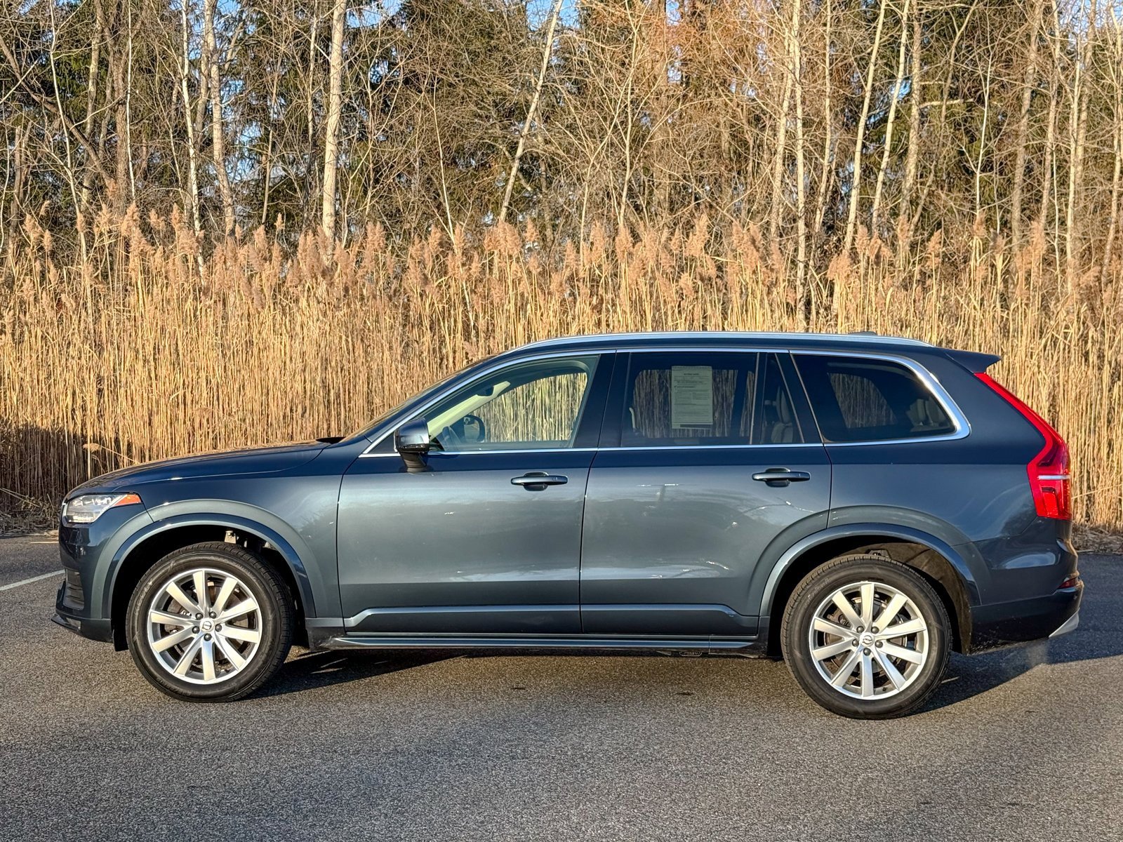 Used 2022 Volvo XC90 T5 Momentum w/ Climate Package image 8