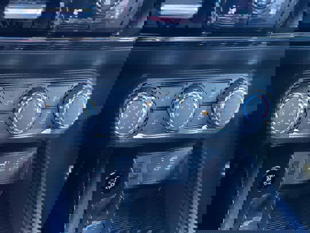 Used 2025 Nissan Kicks SV image 18