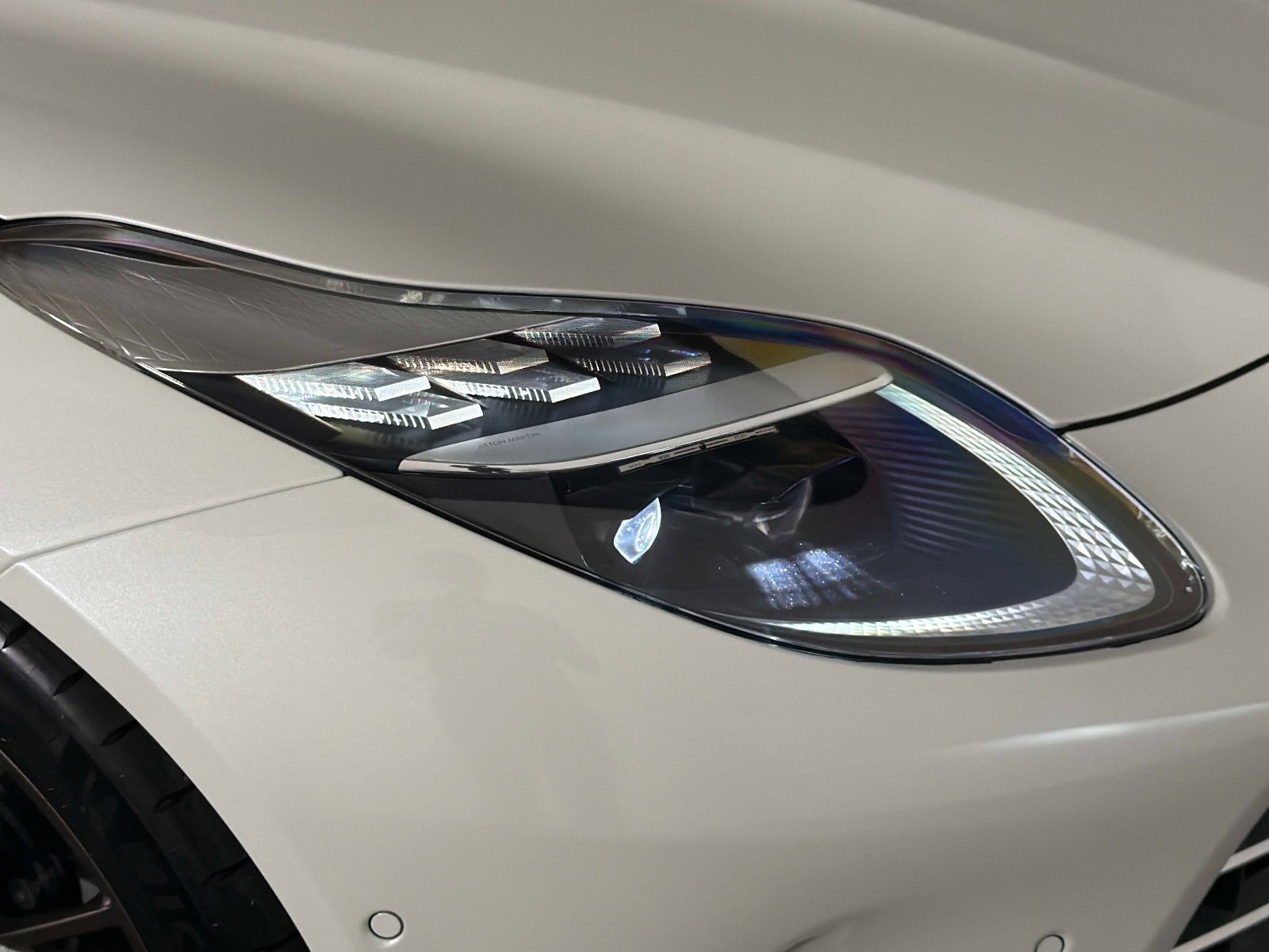 Used 2024 Aston Martin DB12 Coupe RWD image 9