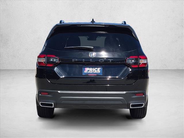 Used 2025 Honda Pilot Sport image 7