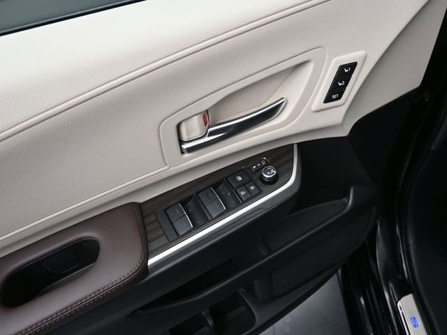 Certified 2024 Toyota Sienna Platinum image 27