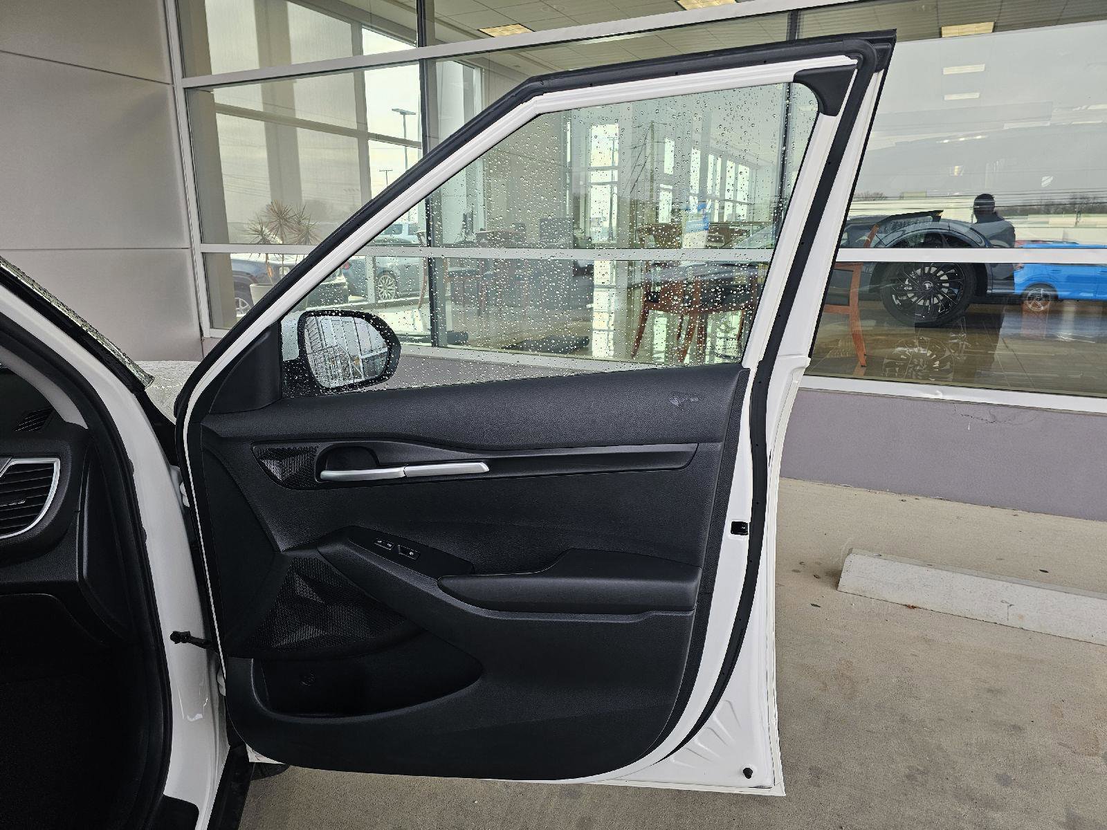 Used 2023 Kia Seltos LX image 11