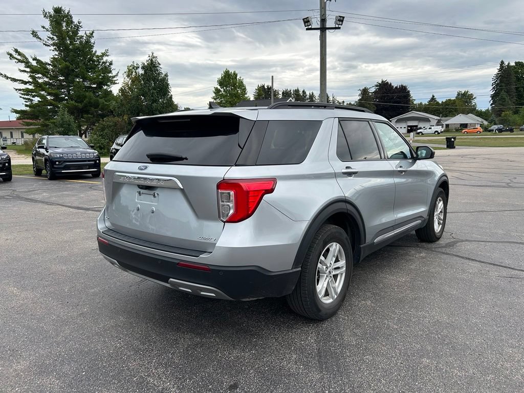 Used 2024 Ford Explorer XLT w/ Equipment Group 202A AWD/4WD image 5