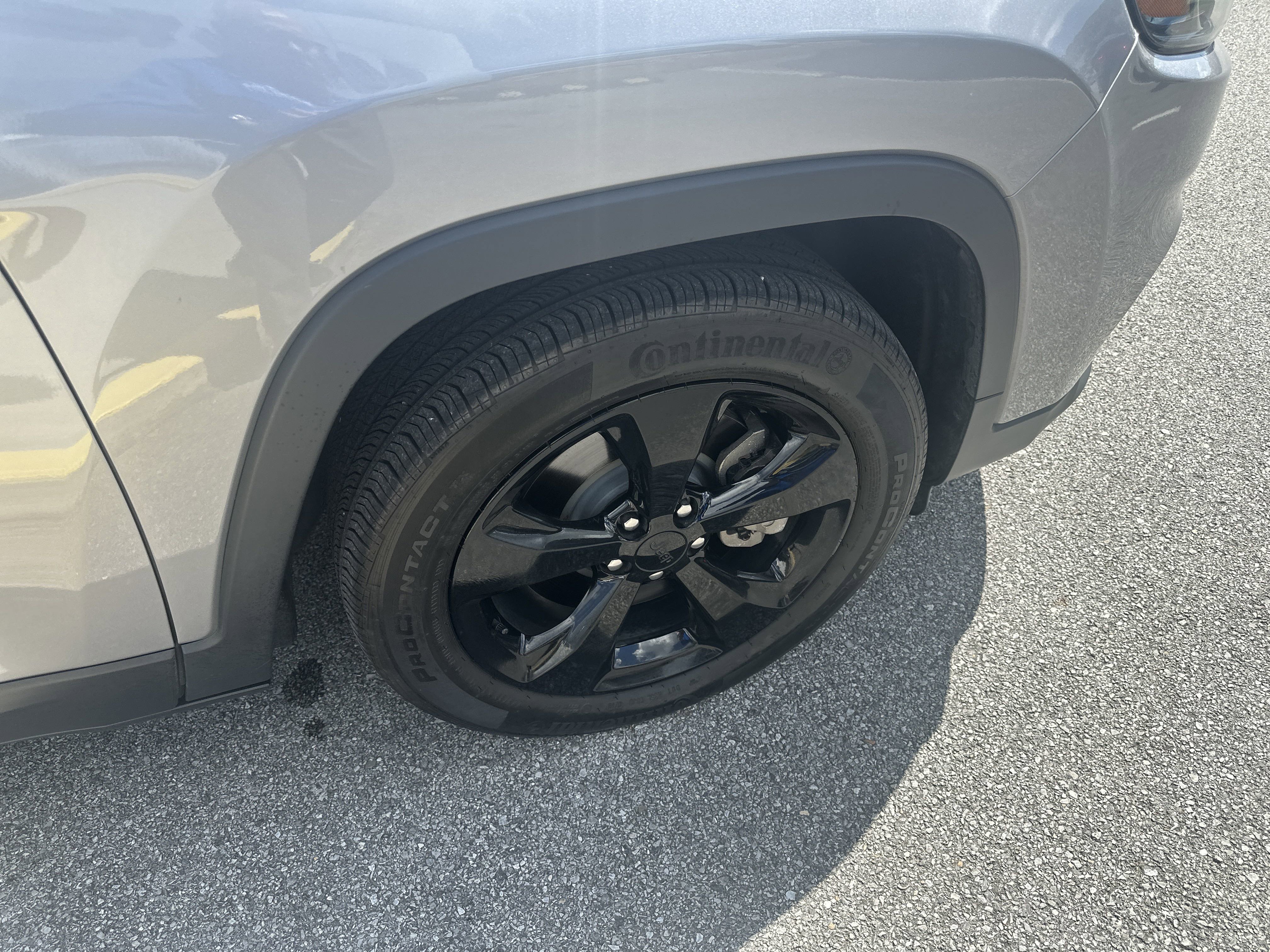 Used 2019 Jeep Cherokee Latitude Plus image 29