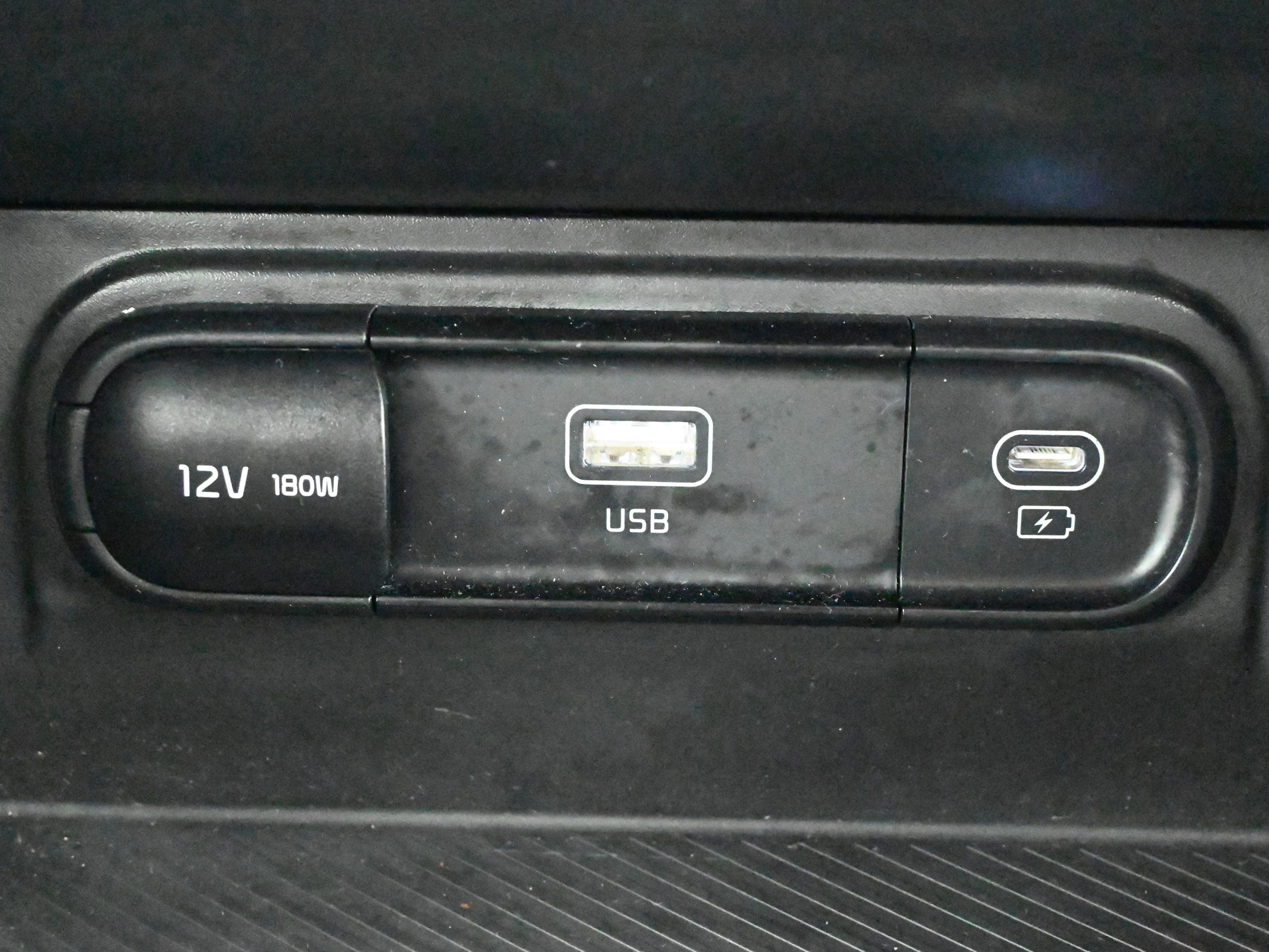 Used 2024 Kia Sportage LX image 18