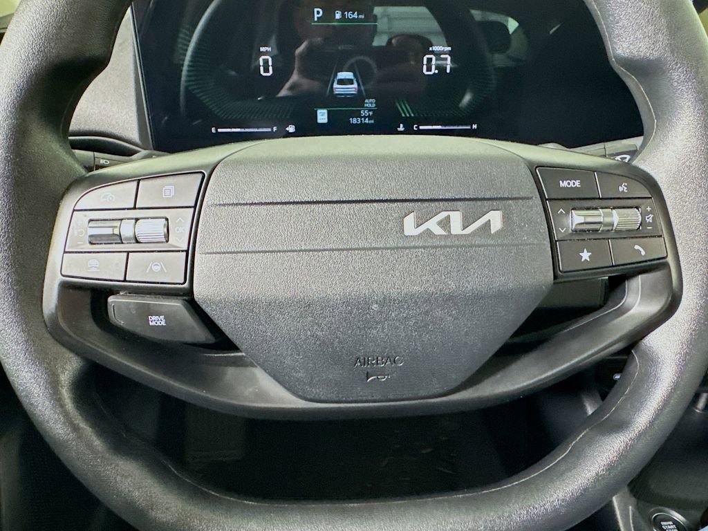 Used 2025 Kia K4 LXS image 36
