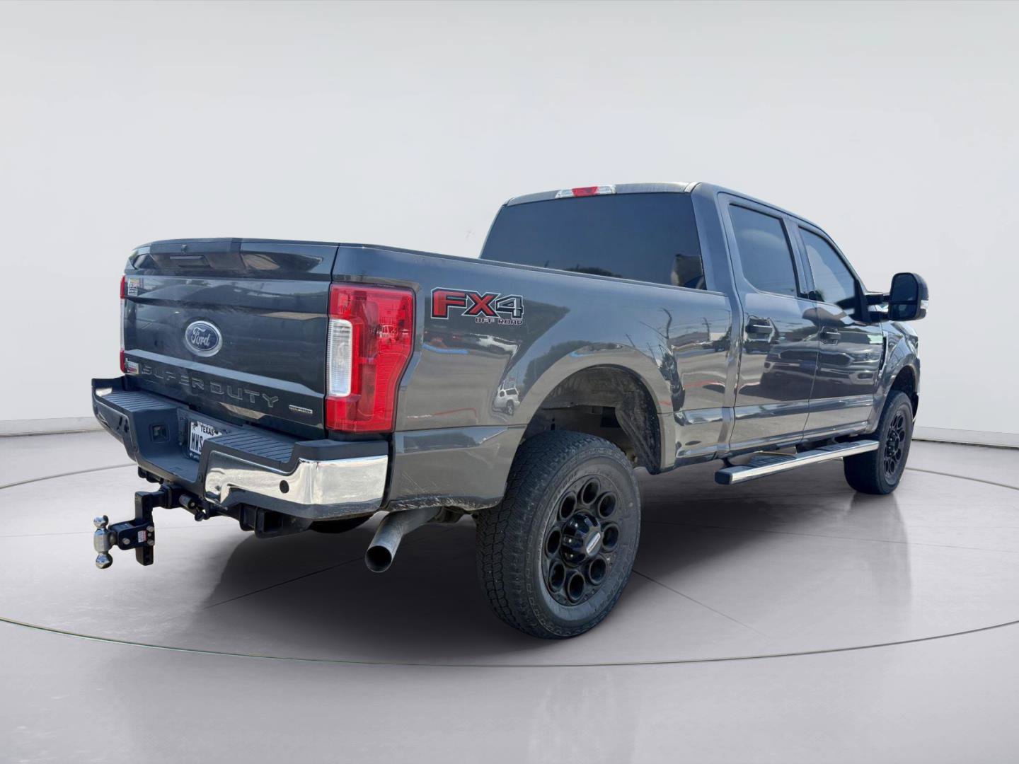 Used 2017 Ford F250 XLT w/ XLT Value Package AWD/4WD image 3