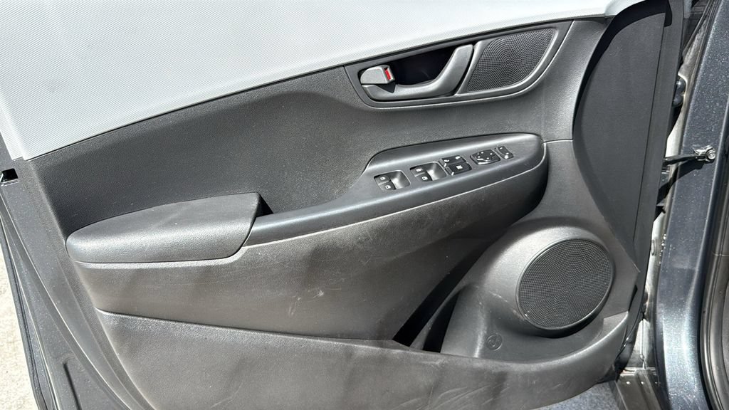 Used 2018 Hyundai Kona SE FWD image 19