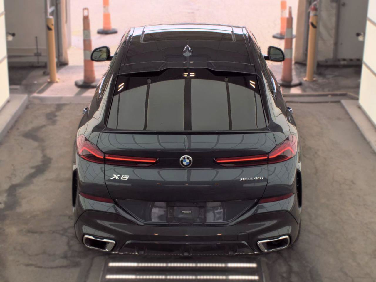 Used 2021 BMW X6 xDrive40i w/ M Sport Package AWD/4WD image 3