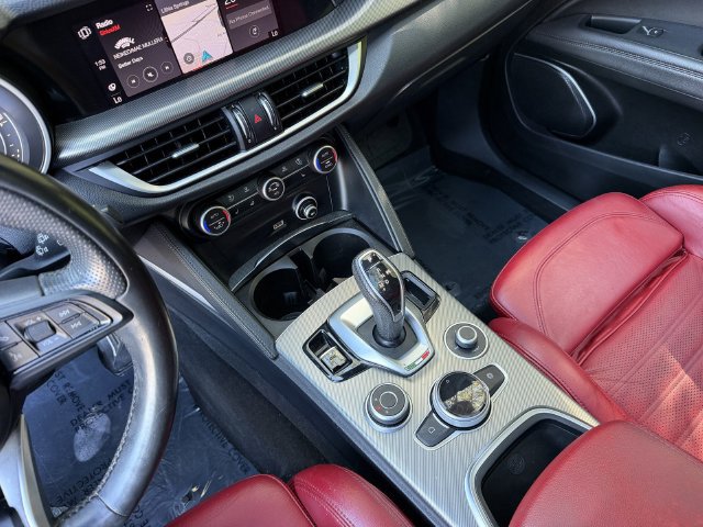 Used 2022 Alfa Romeo Stelvio Veloce AWD/4WD image 18
