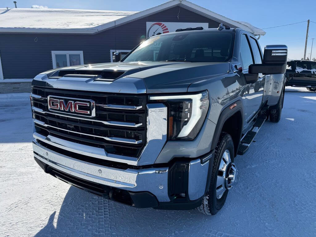 Used 2024 GMC Sierra 3500 SLT w/ SLT Premium Package image 9