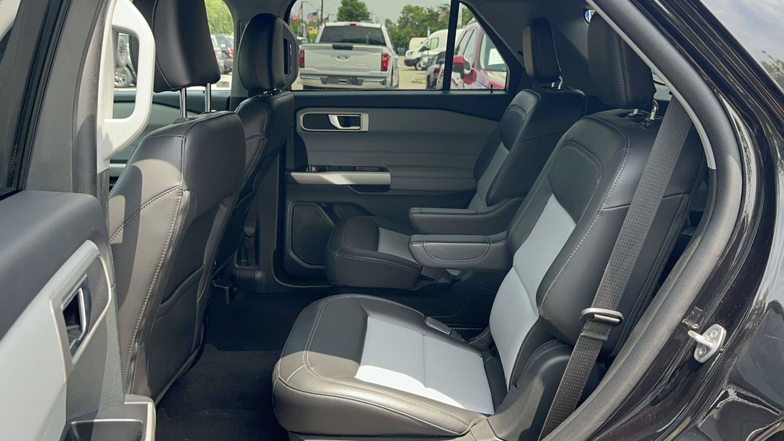 Certified 2023 Ford Explorer XLT w/ Equipment Group 202A AWD/4WD image 14