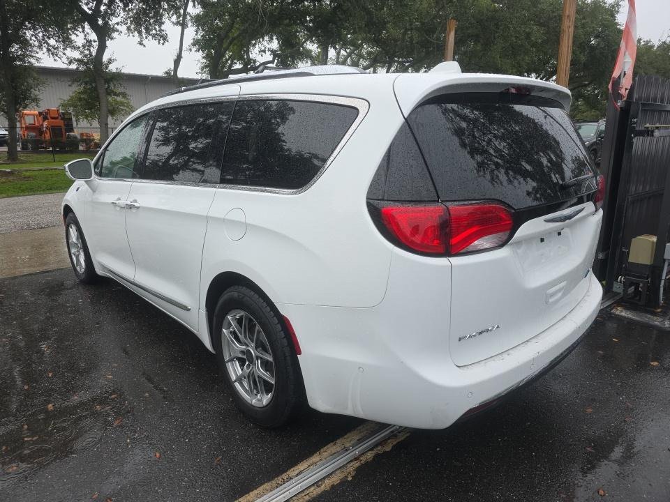 Used 2018 Chrysler Pacifica Limited w/ Advanced Safetytec Group FWD image 4