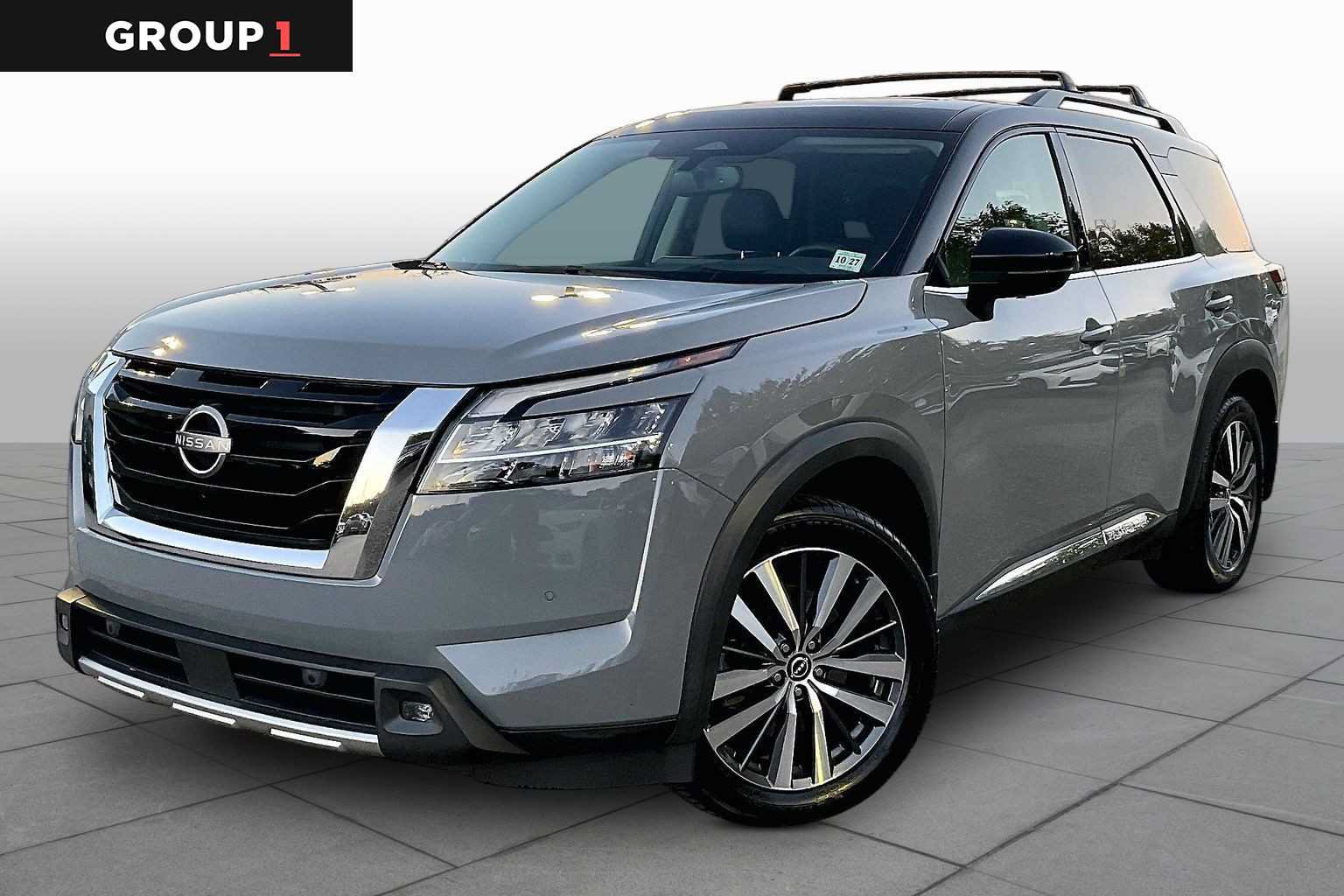 Used 2022 Nissan Pathfinder Platinum w/ Cargo Package AWD/4WD image 1