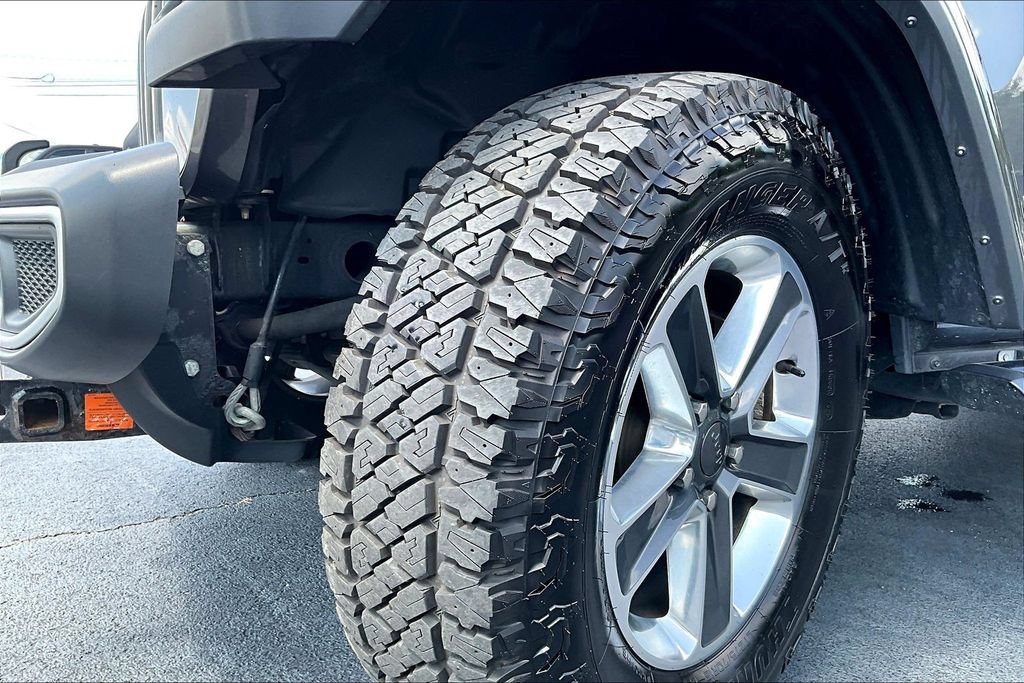 Used 2018 Jeep Wrangler Unlimited Sahara AWD/4WD image 37