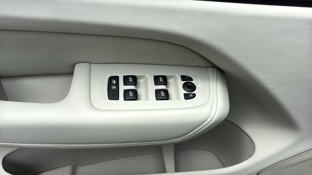 New 2026 Volvo XC60 T8 Ultra w/ Protection Package Premier AWD/4WD image 12
