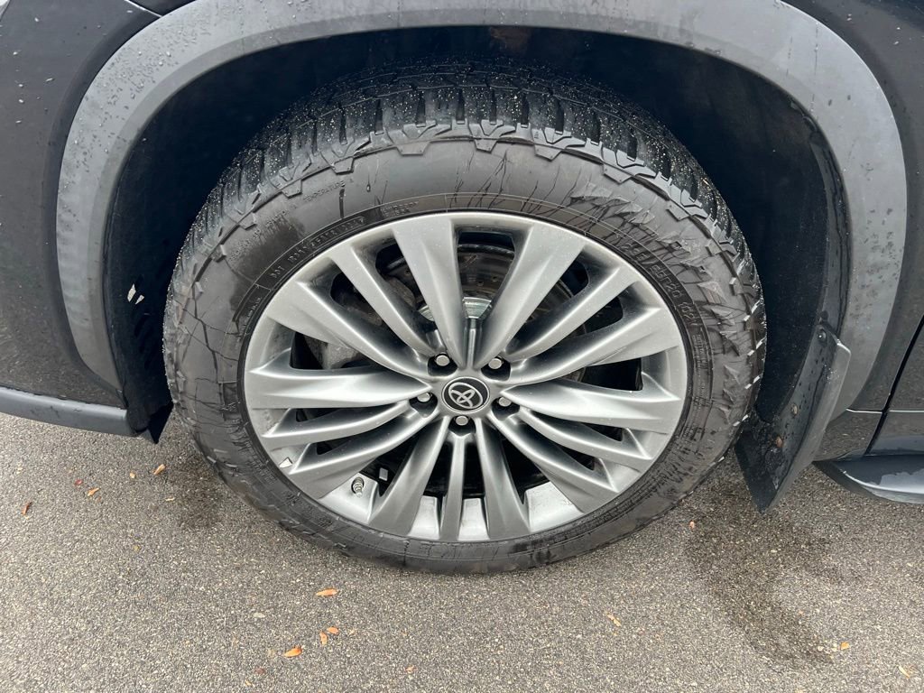 Used 2020 Toyota Highlander Platinum image 12