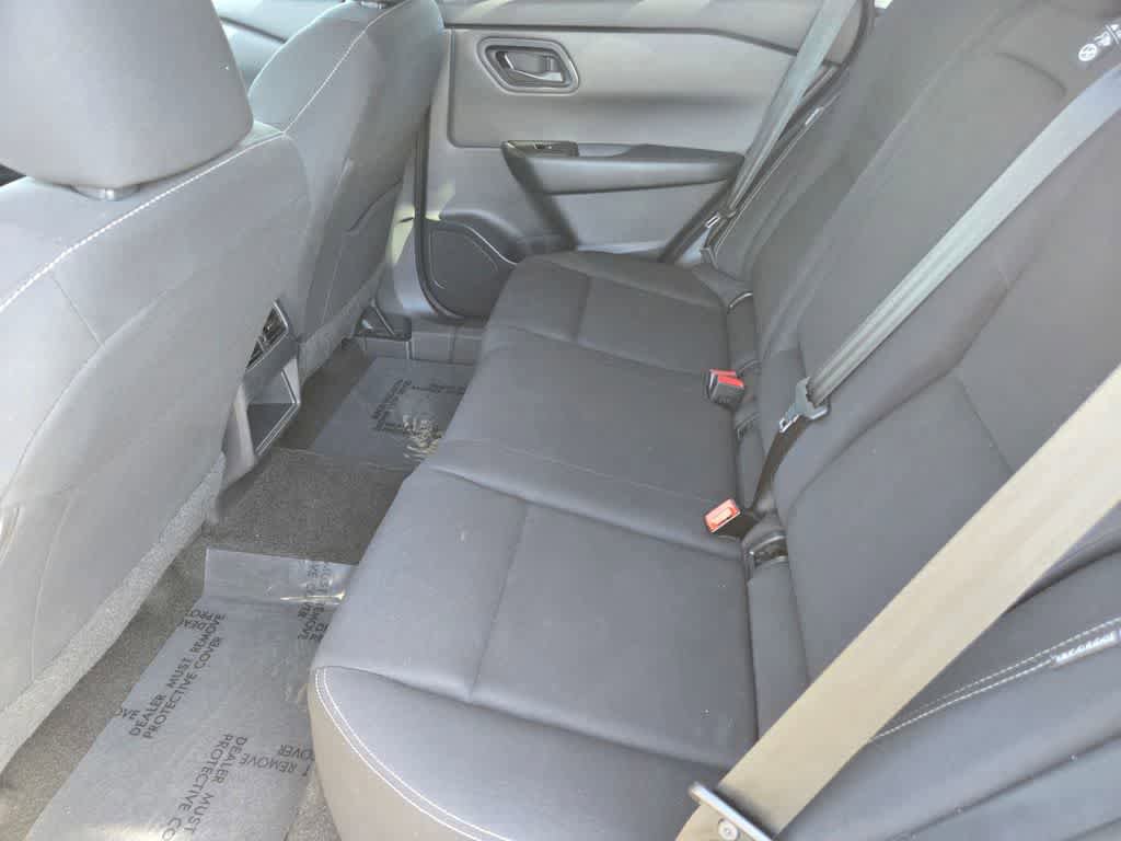 Used 2024 Nissan Rogue S FWD image 12