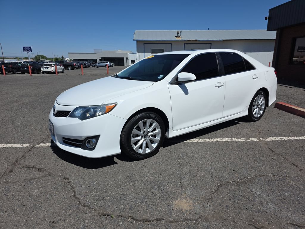 Used 2014 Toyota Camry SE w/ Leather Package FWD image 2