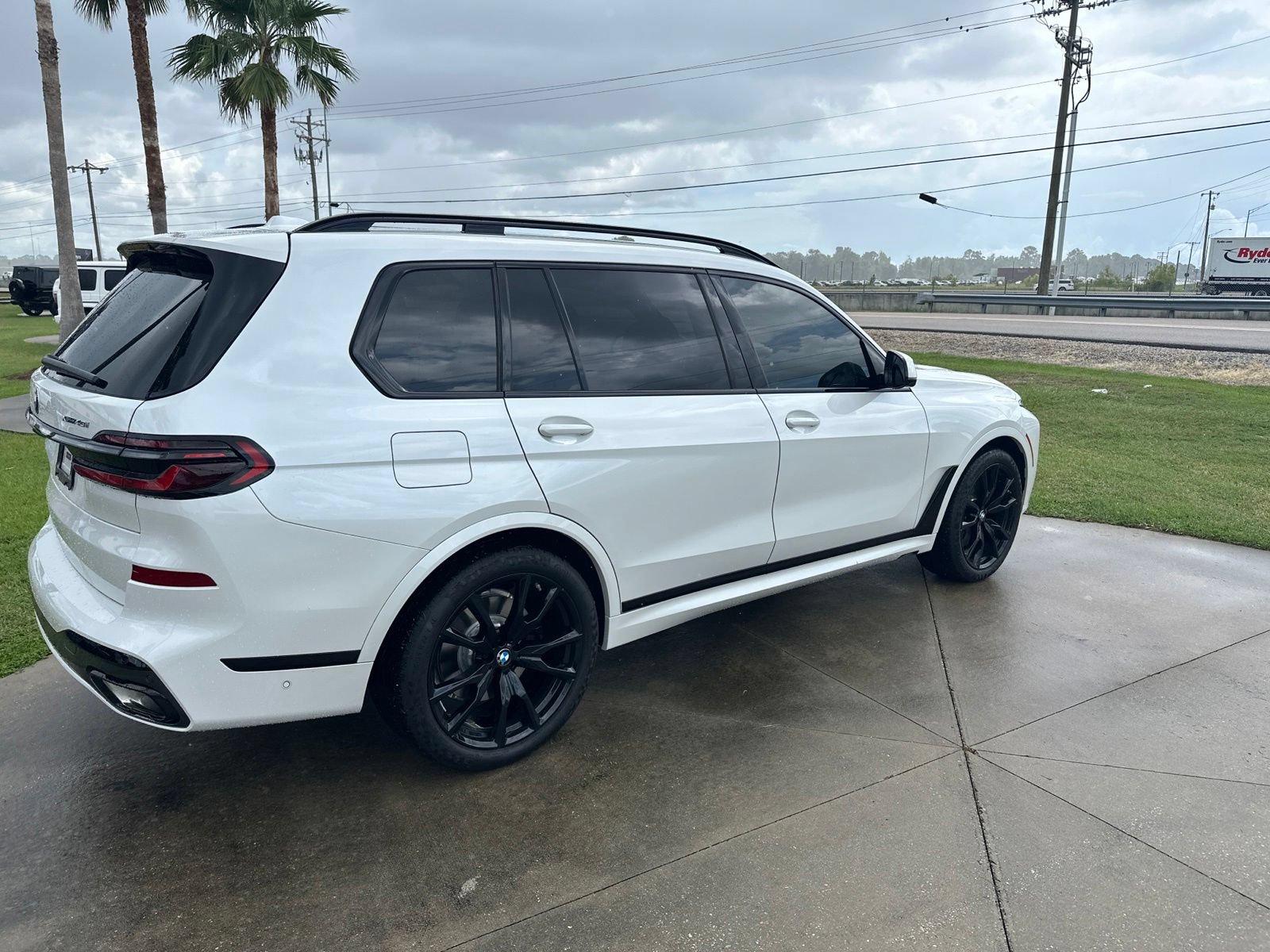 Used 2026 BMW X7 xDrive40i w/ M Sport Package AWD/4WD image 9