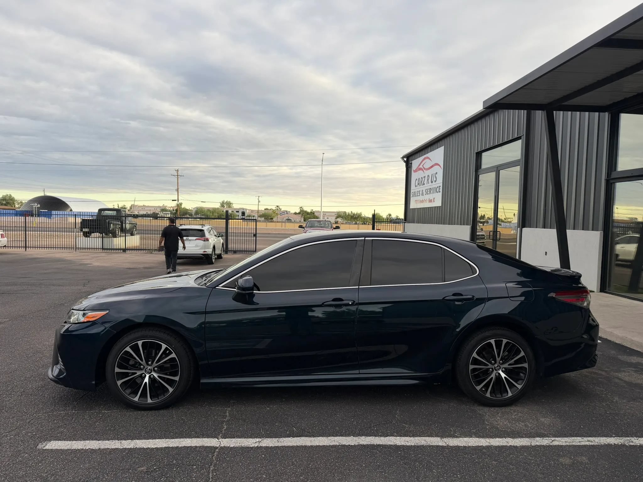 Used 2018 Toyota Camry SE FWD image 4