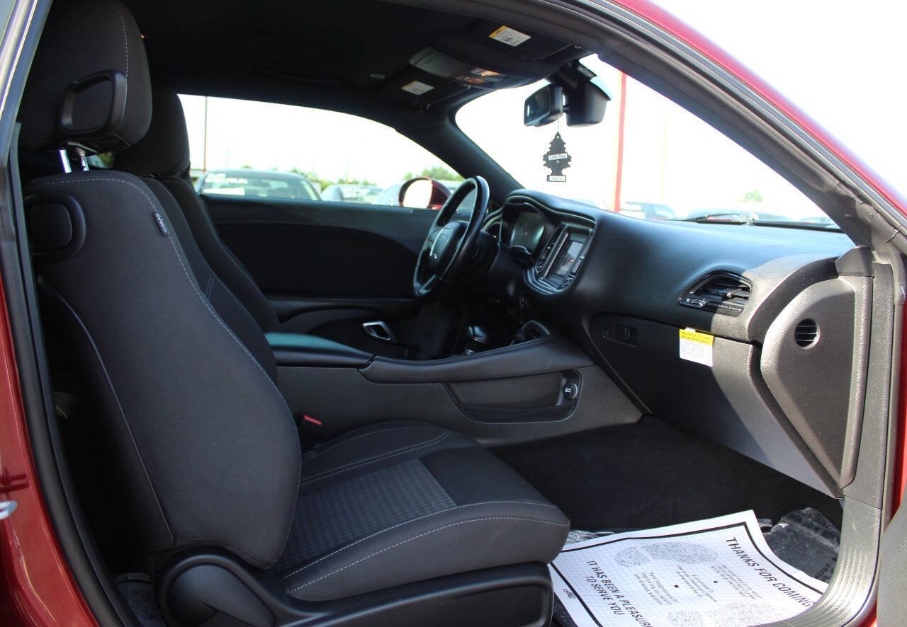 Used 2019 Dodge Challenger SXT w/ Blacktop Package RWD image 13
