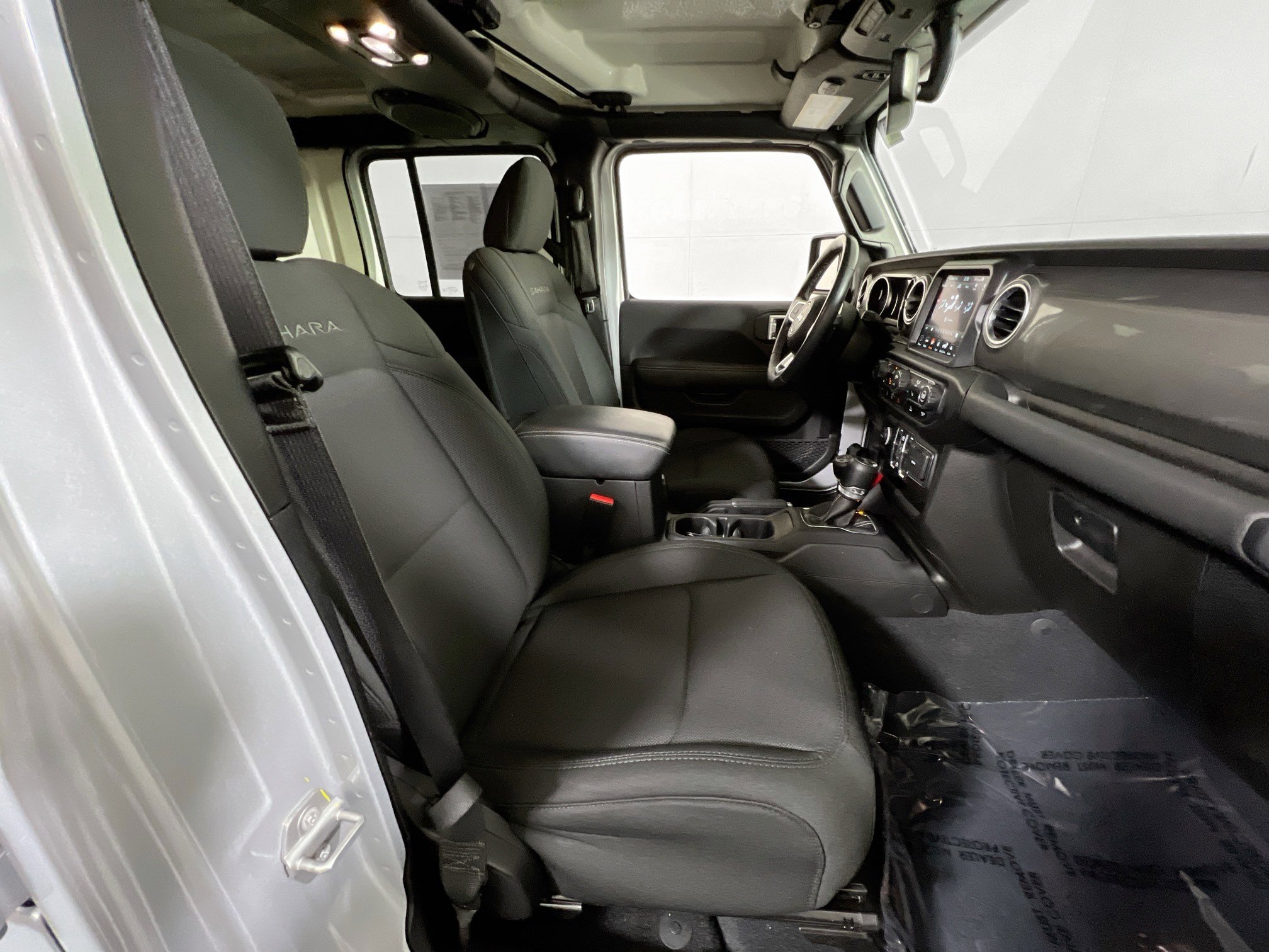 Used 2022 Jeep Wrangler Unlimited Sahara w/ LED Lighting Group image 27