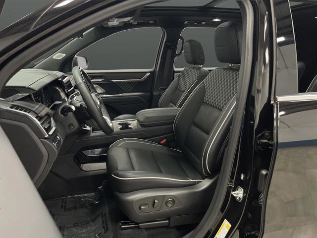 Used 2024 GMC Acadia Denali w/ Super Cruise Package image 4
