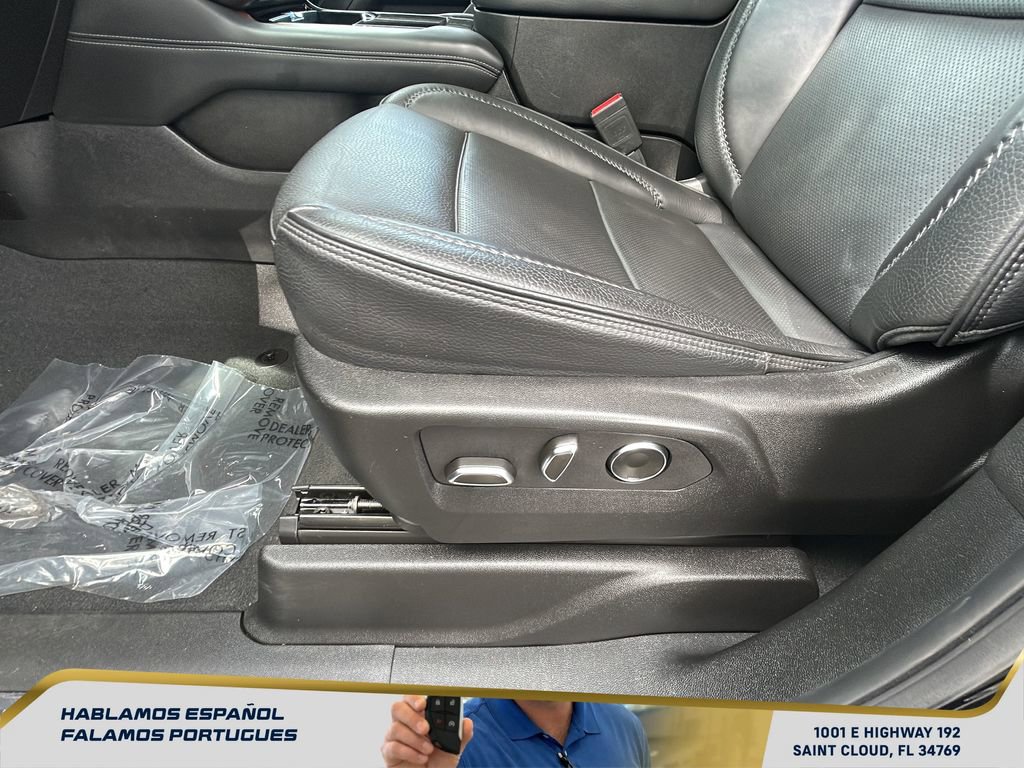 Used 2025 GMC Yukon XL Denali image 15