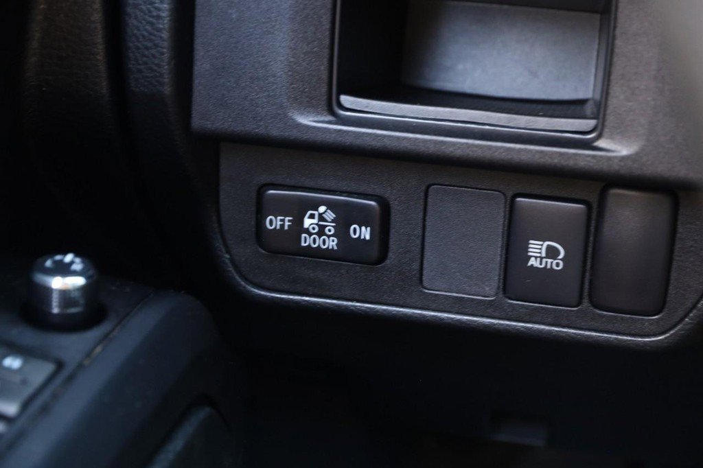 Used 2018 Toyota Tacoma SR AWD/4WD image 17