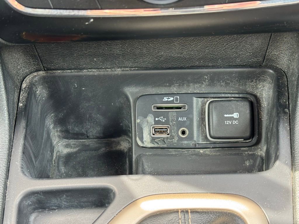 Used 2015 Jeep Cherokee Latitude w/ Cold Weather Group image 16