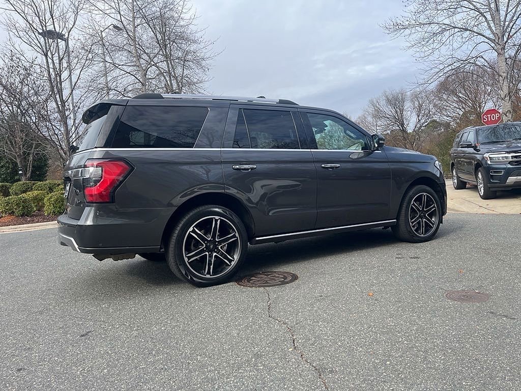 Used 2021 Ford Expedition Limited image 3