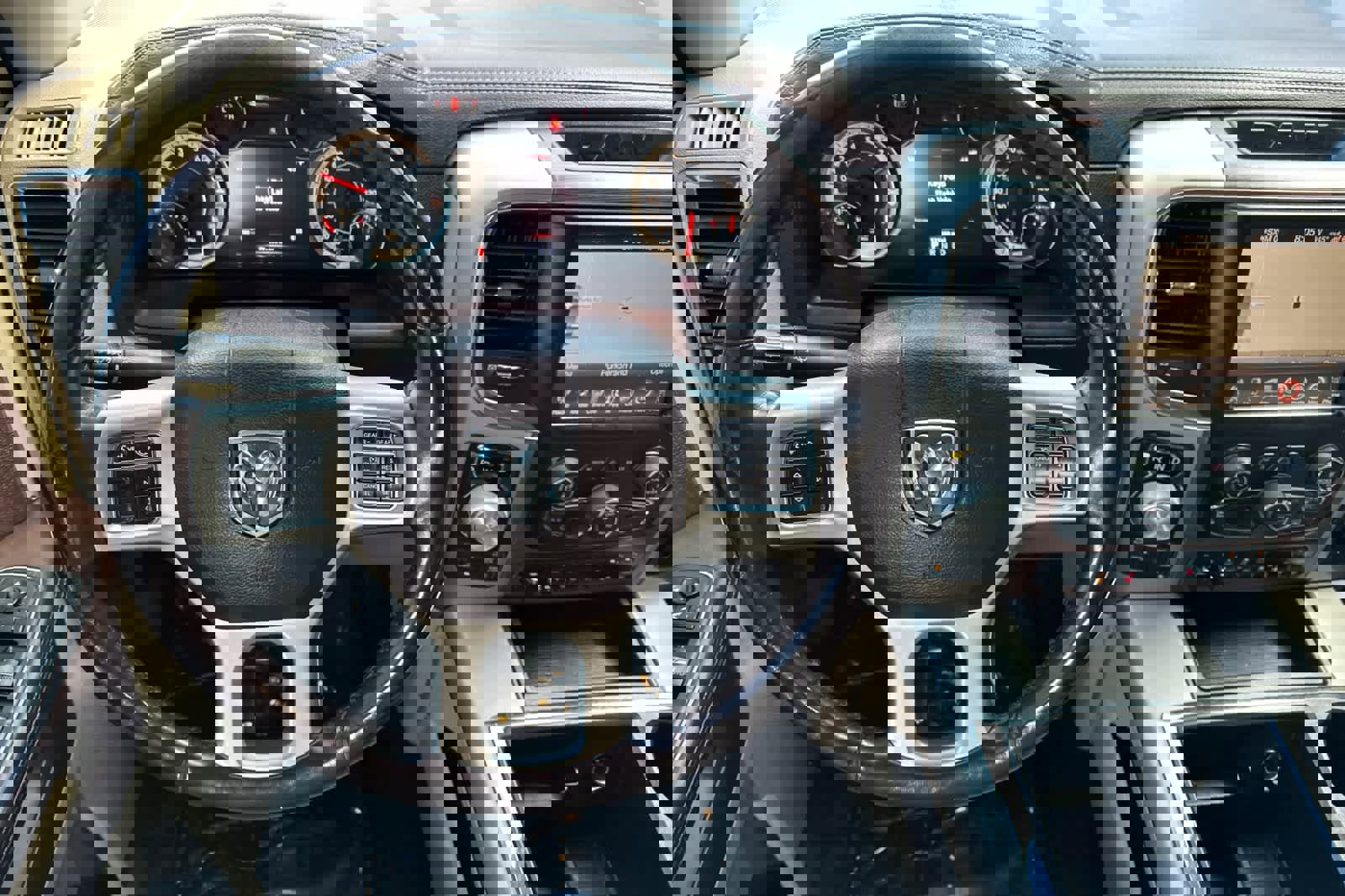 Used 2014 RAM 1500 Laramie w/ Convenience Group AWD/4WD image 14