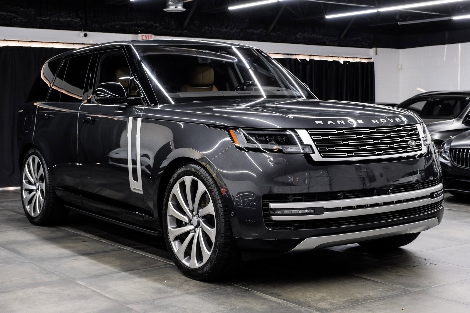 Used 2023 Land Rover Range Rover Autobiography image 10