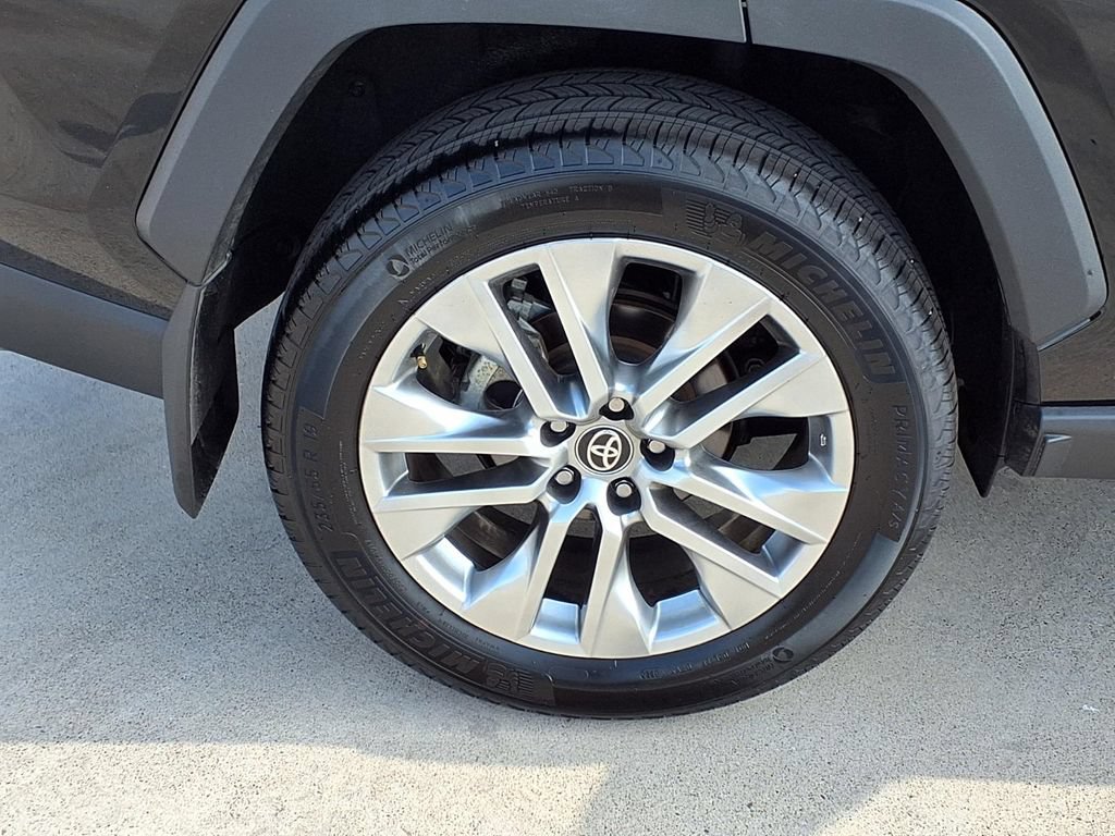 Used 2025 Toyota RAV4 Limited FWD image 9