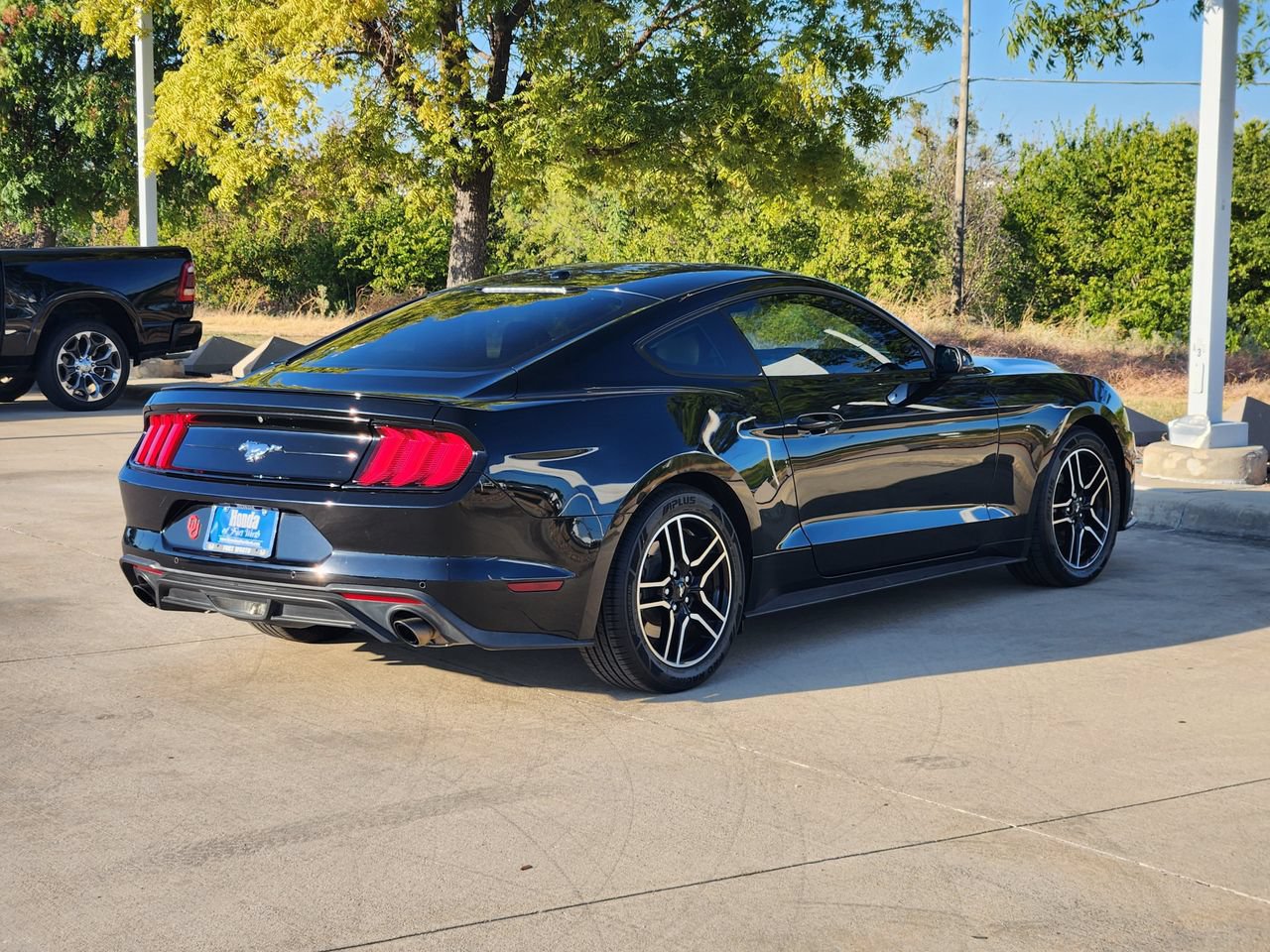 Used 2020 Ford Mustang Premium RWD image 5