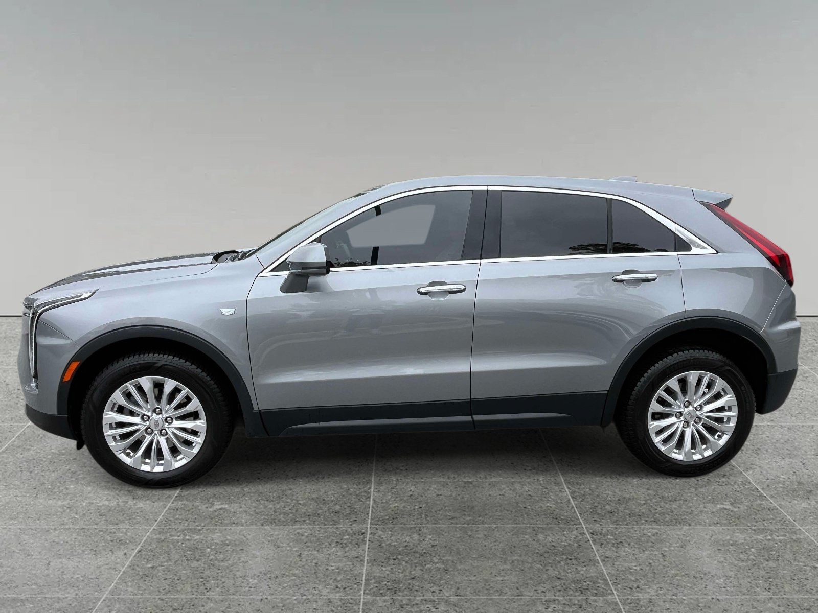 Used 2024 Cadillac XT4 Luxury w/ Trailering Package FWD image 2