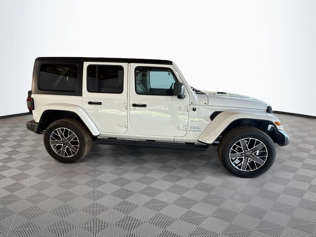 Used 2023 Jeep Wrangler Unlimited Sahara w/ Cold Weather Group AWD/4WD image 5