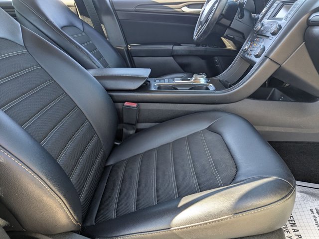 Used 2018 Ford Fusion SE w/ Equipment Group 601A image 18