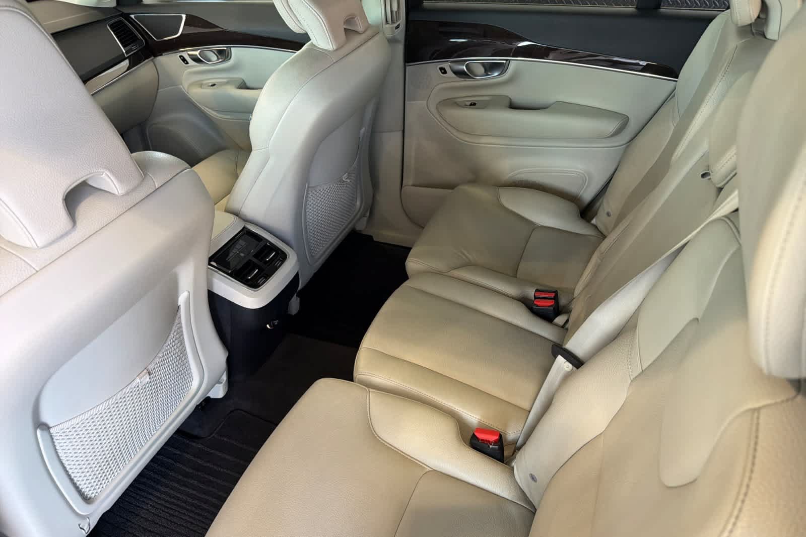 Used 2019 Volvo XC90 T6 Momentum w/ Advanced Package AWD/4WD image 4