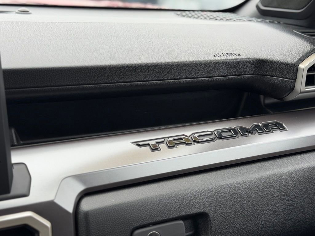 Used 2025 Toyota Tacoma SR5 AWD/4WD image 18