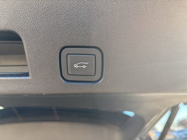 Used 2025 GMC Acadia Elevation image 20